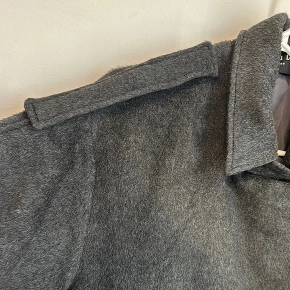 Elegant Black Pea Coat with Classic Collar and Tailored Fit - Picture 6 of 9